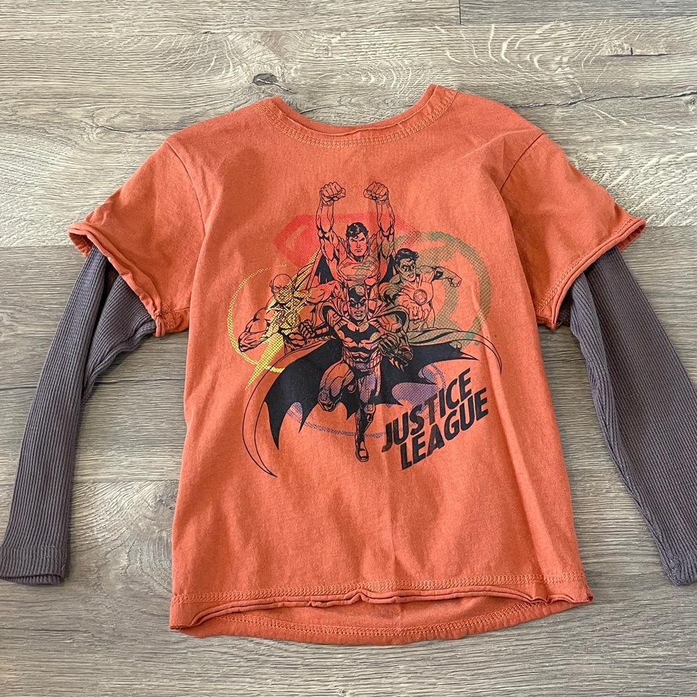 Toddlers Boys Dc Justice League graphic shirt.
